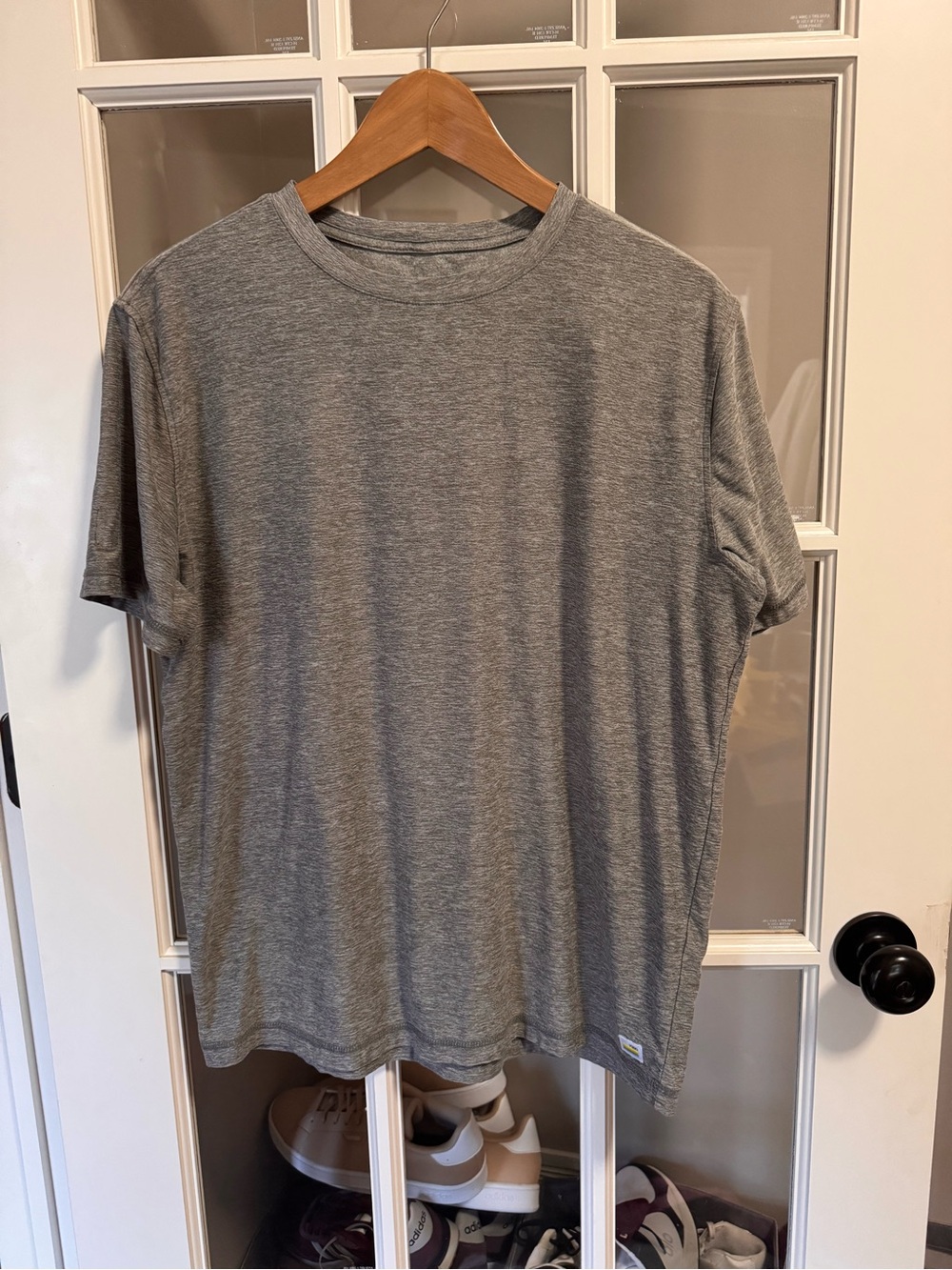 Men’s Vuori strato tech tee grey-estimated size medium or large